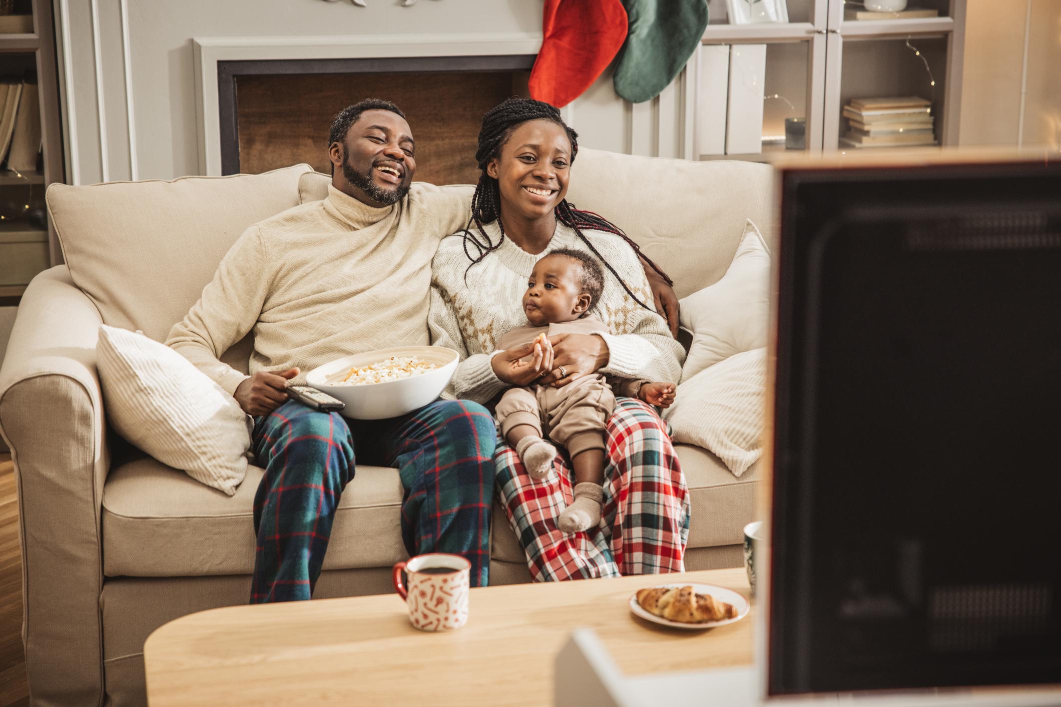 Cozy and Connected – How to Make the Most of Satellite Internet for Home Entertainment this Season