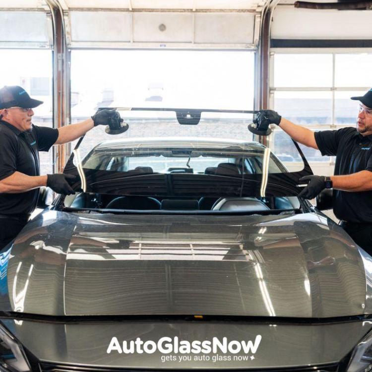 Selecting the Right Auto Glass Shop for Your Repairs: Why Expertise Matters